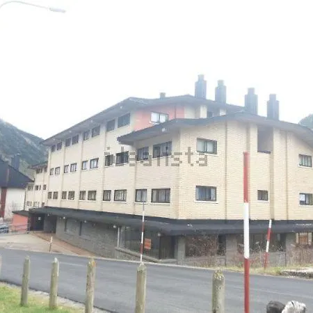 En Pistas De Esqui Candanchú